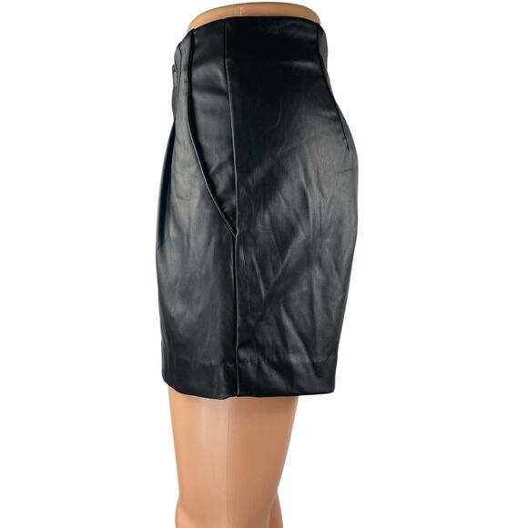 H&M Divided Black Faux Vegan Leather Pleated High Waisted Straight Leg Shorts 2 - Picture 2 of 5